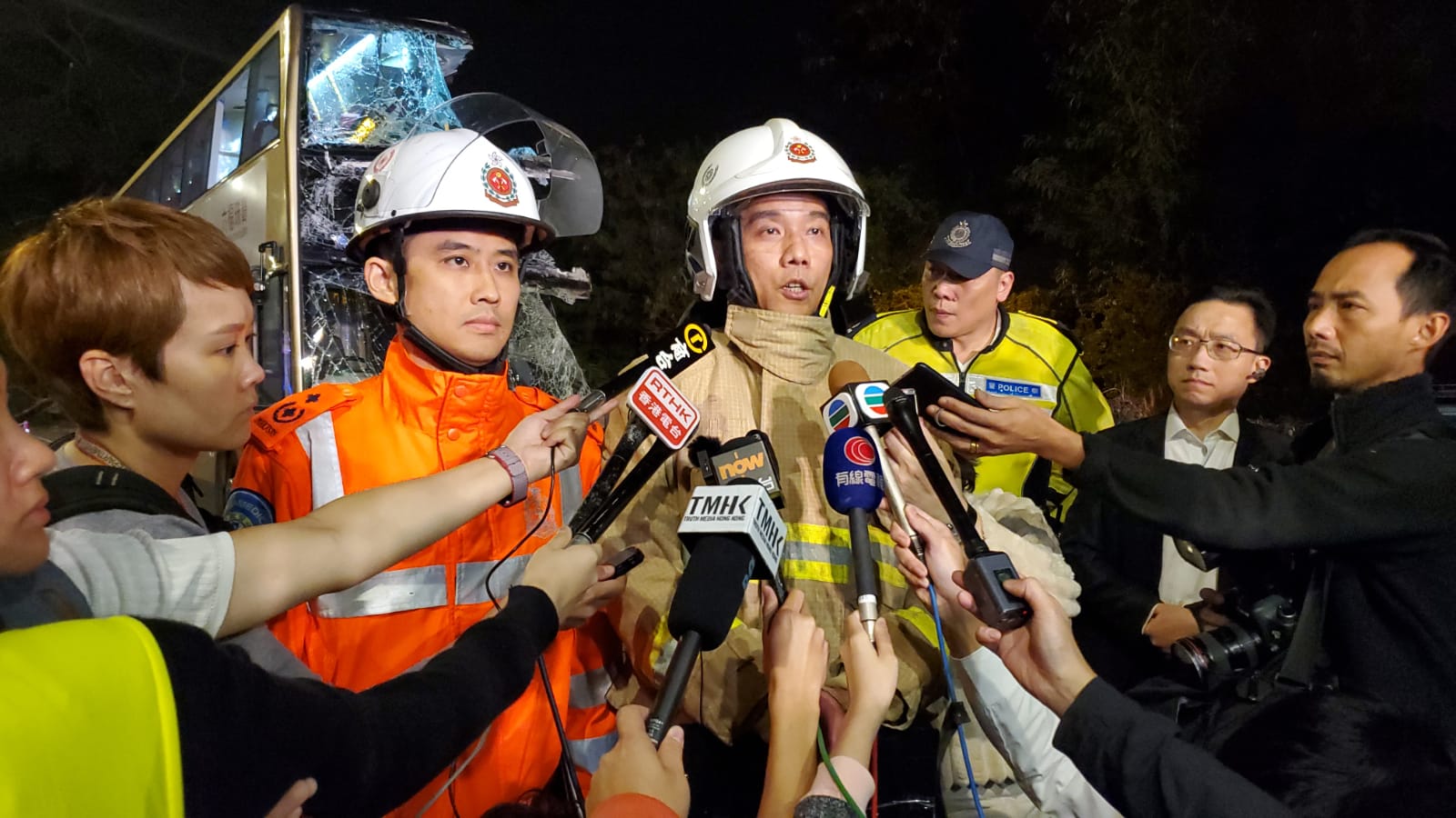 【九巴上水车祸】警方指巴士偏离行驶路缐 撞向防撞栏再撞大树