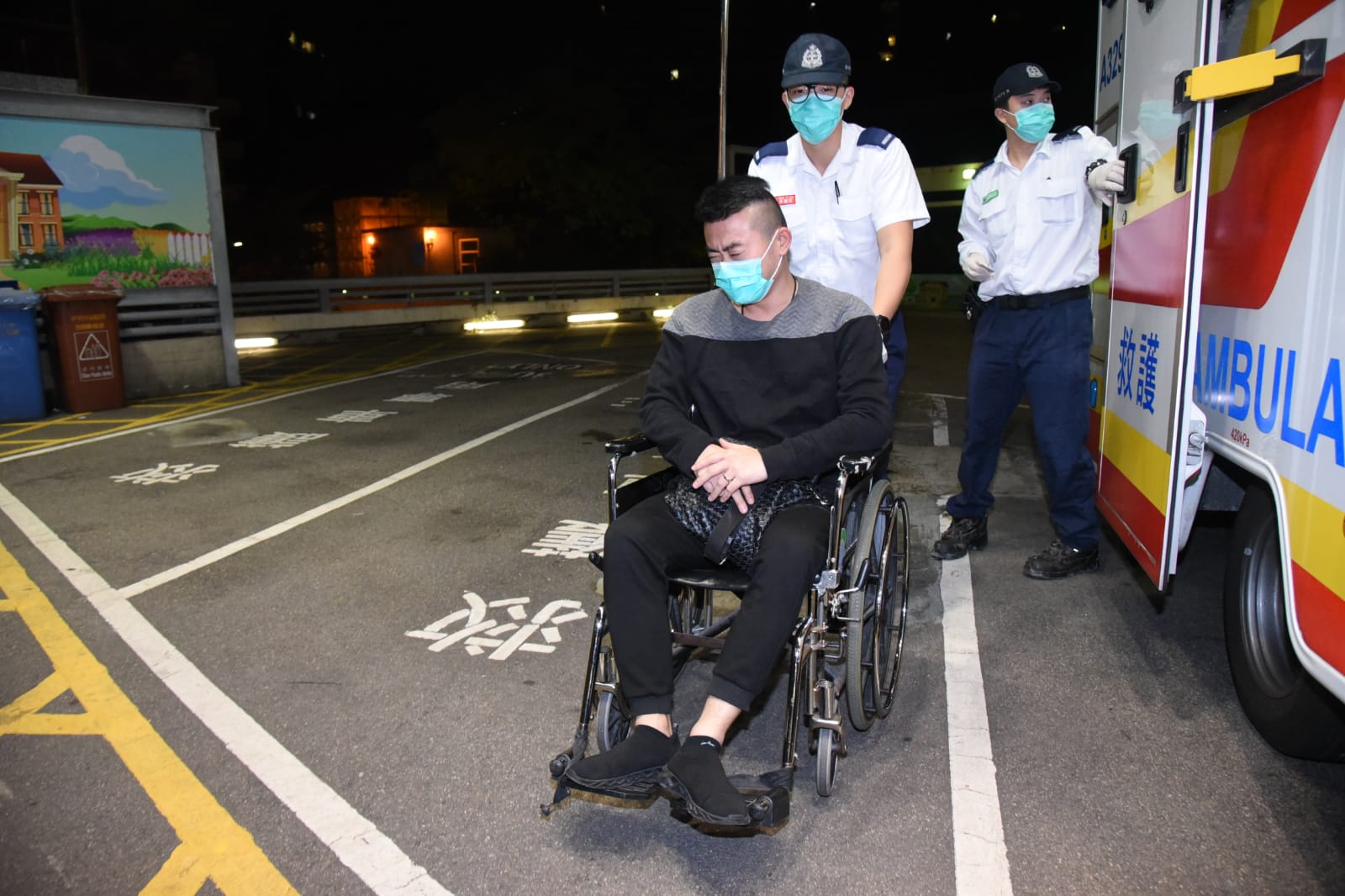 东九龙走廊行车缐收窄 四车串烧两人伤