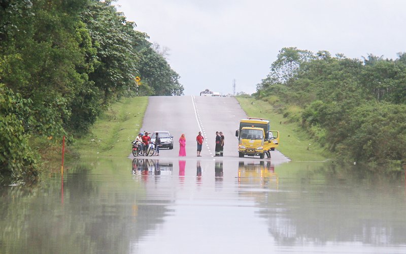 1,000 Orang Asli still cut off by floods in Johor