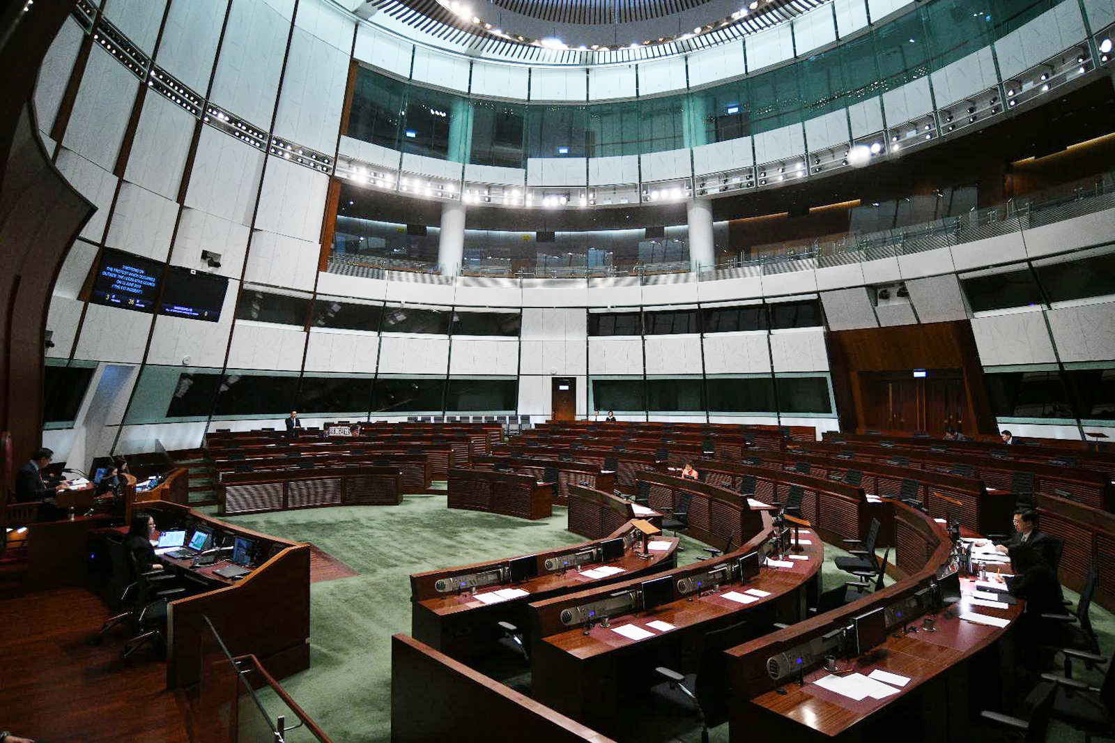 立会否决引特权法查6.12事件 梁君彦宣佈休会明年1月復会