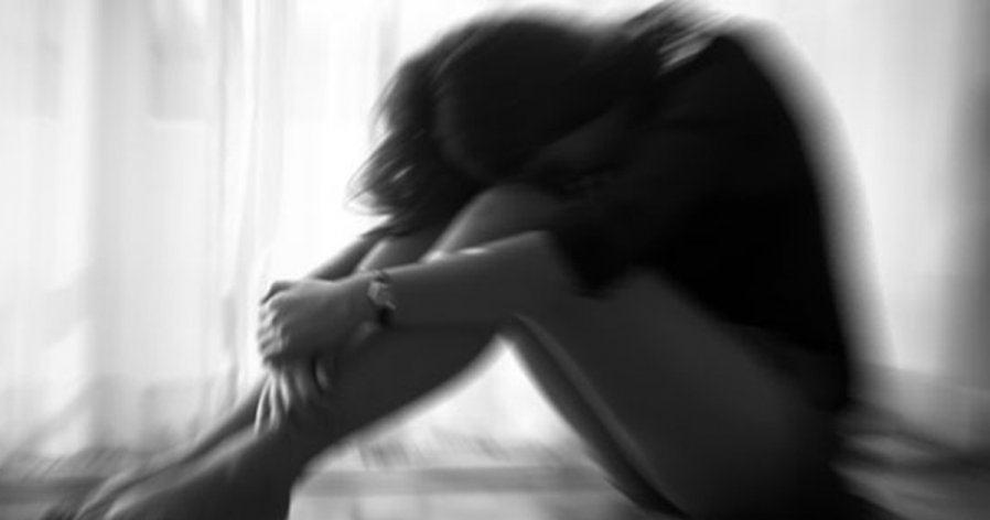 软禁在家、铁链绑颈　女子遭丈夫如家犬对待