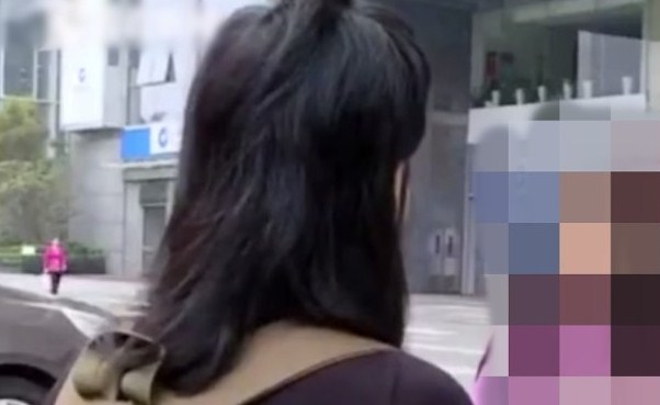要求同房被拒　丈夫撕开妻子衣服剪断头发