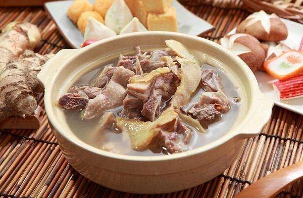 炖羊肉时，直接下锅就“废了”！牢记这3步，汤浓肉香，还没膻味