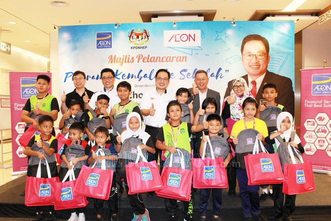 AEON presents school aid to 170 students