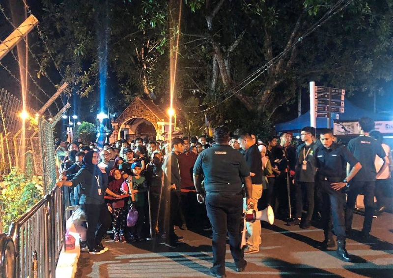800 tourists stranded on Penang Hill after train breakdown
