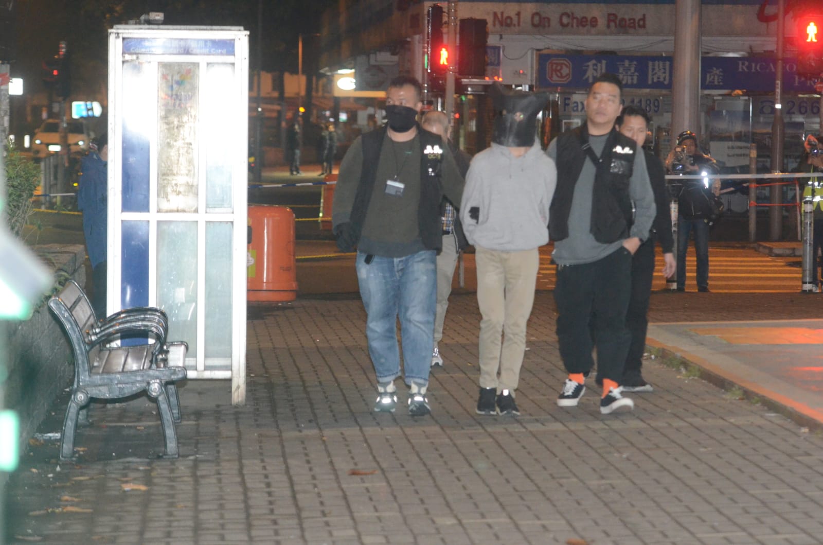 【大埔开枪案】18岁疑犯粉岭法院提堂 其馀6被捕男女保释候查