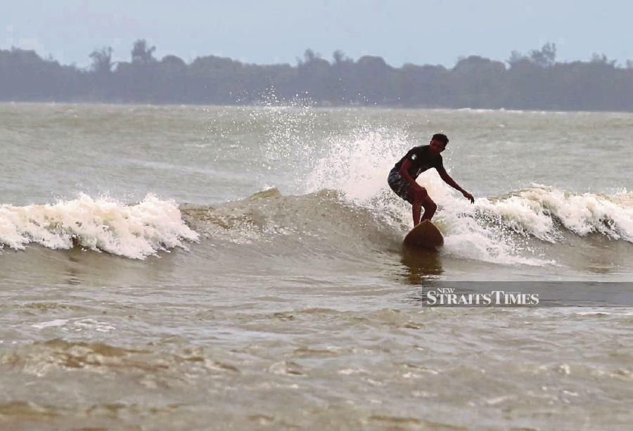 Rough seas make for epic rides at Cherating