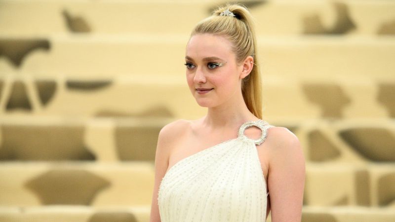 Dakota Fanning Shares Nearly Nude Pic Taken by Sister Elle