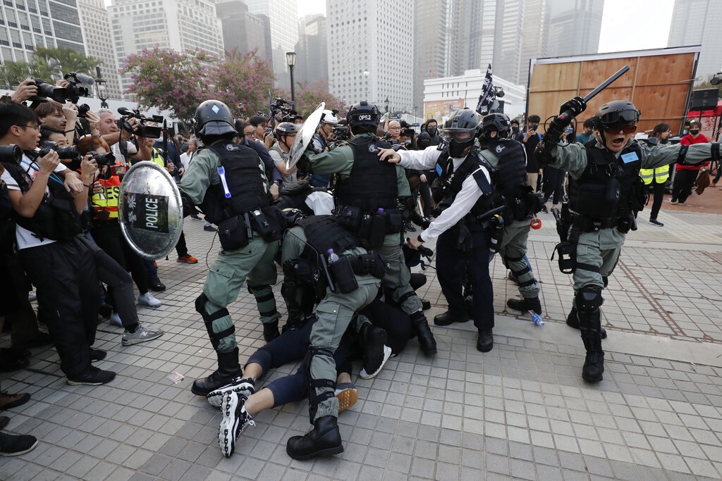 警方过去一星期拘52人 昨射2发橡胶弹