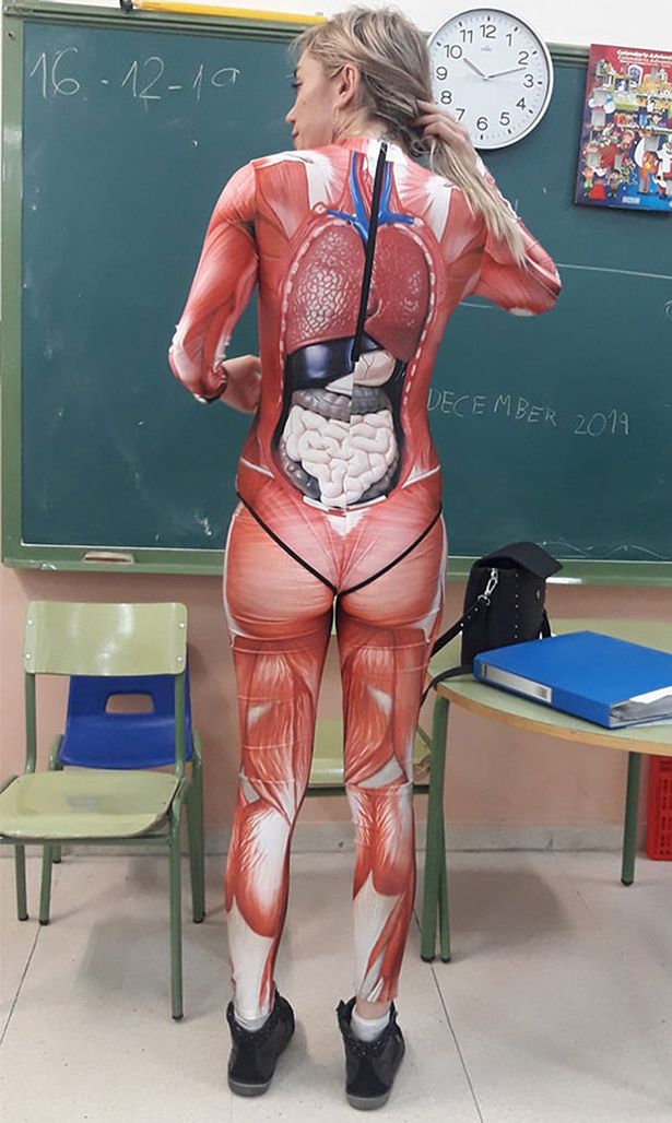 Students 'freaking out' as teacher uses her own body to teach anatomy class