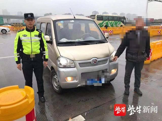 “我也想考驾照，可不识字啊！”男子无证驾驶被查，理由很“充足”