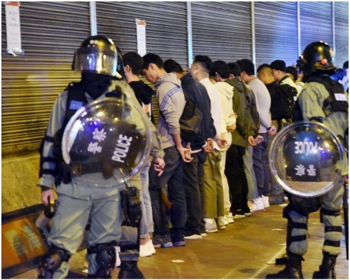 【修例风波】圣诞夜被搜出摺刀铁鎚 17岁男生保释被拒