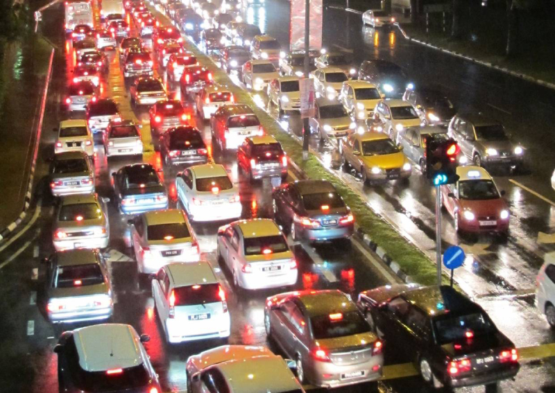 Out-of-towners cause heavy traffic on major roads in Penang