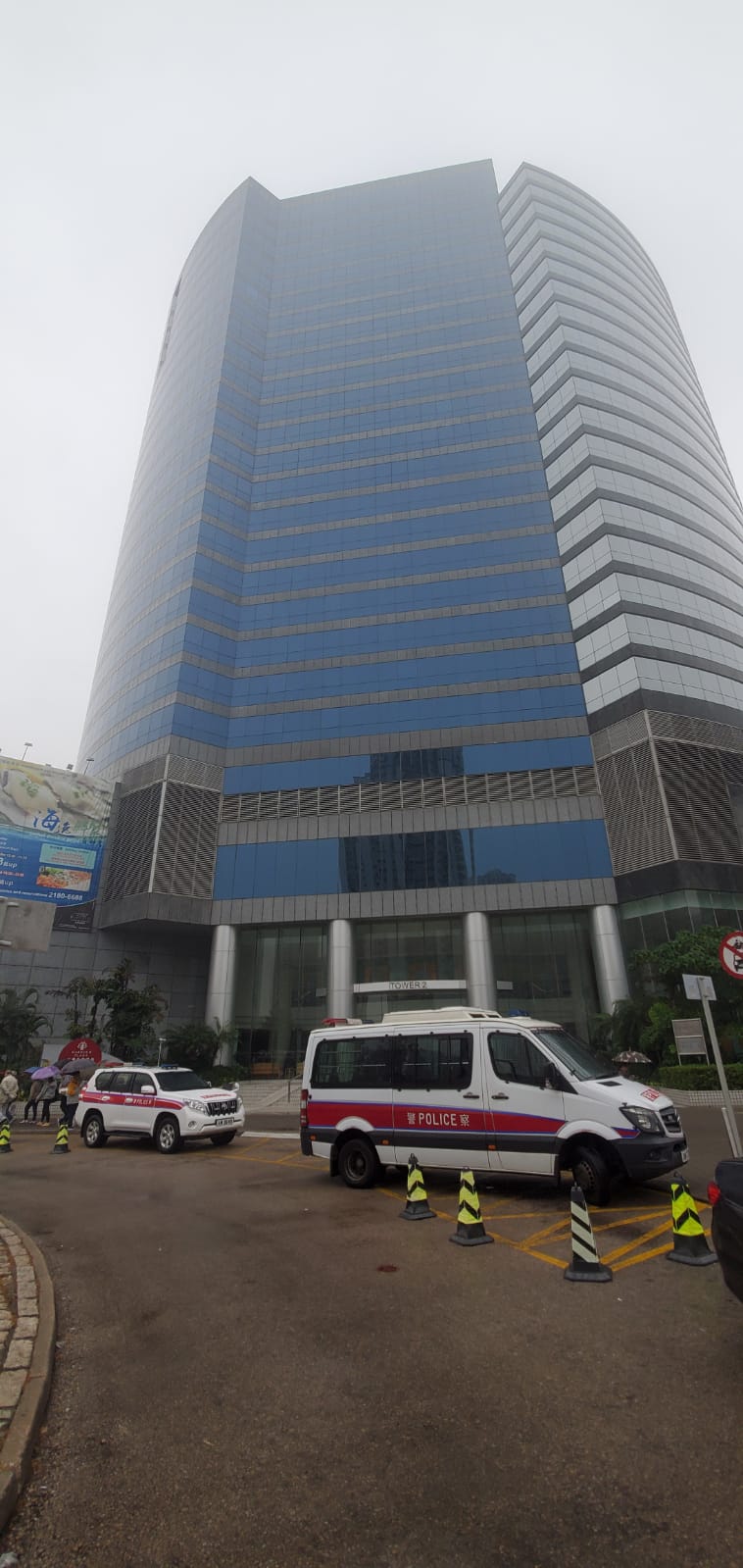 嘉湖海逸酒店女住客被两刀匪入房行劫 失1.5万元财物