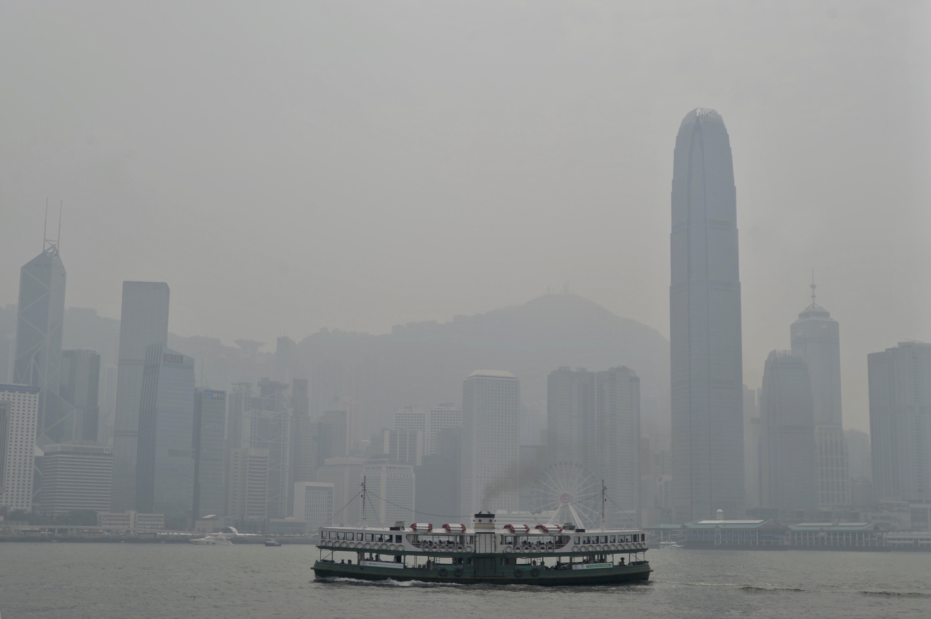 多云有一两阵雨 能见度低最高22℃
