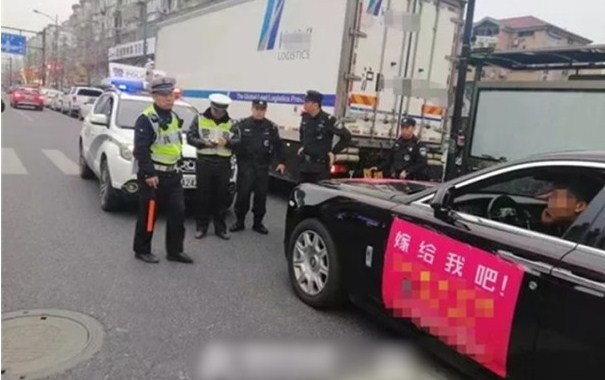 超跑求婚仪式被迫暂停　警方：部分车存违法行为