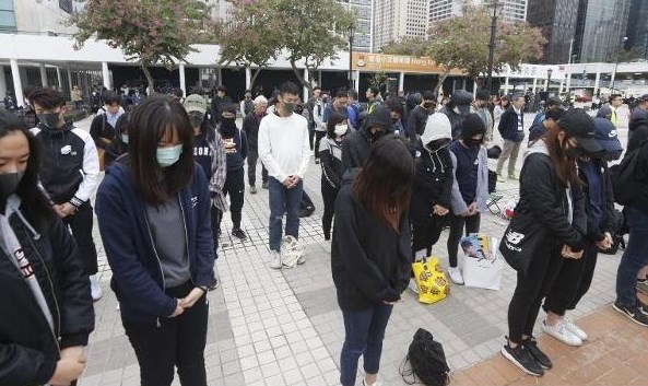 600人爱丁堡广场集会 追悼死伤者