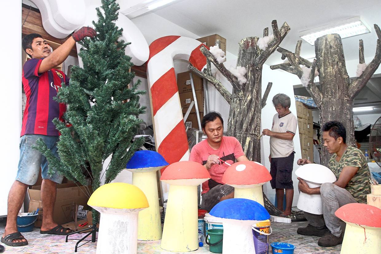 Business operators hope sales will pick up for CNY