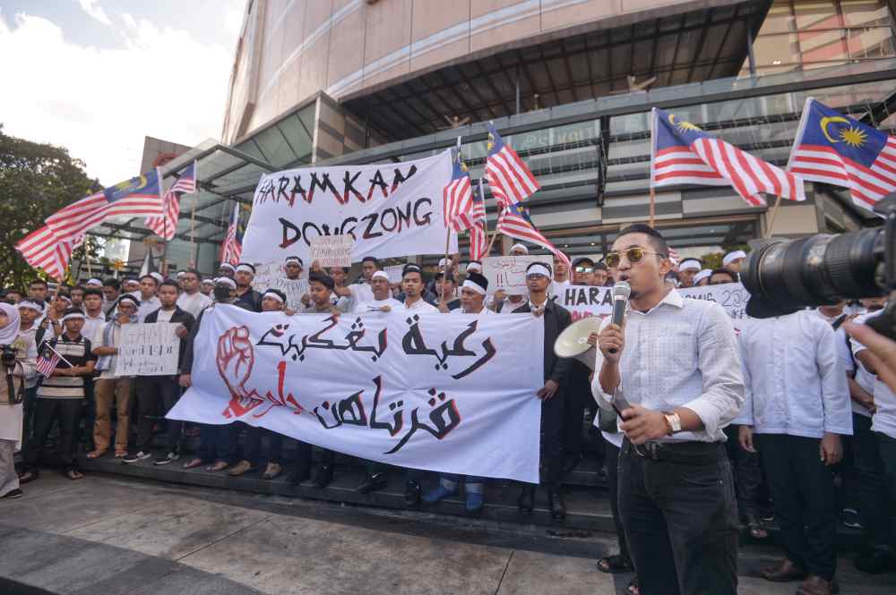 Despite police warning, Muslim students group proceed with anti-Dong Zong rally