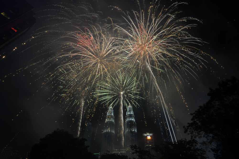 Kuala Lumpur ushers in 2020 with glittering display