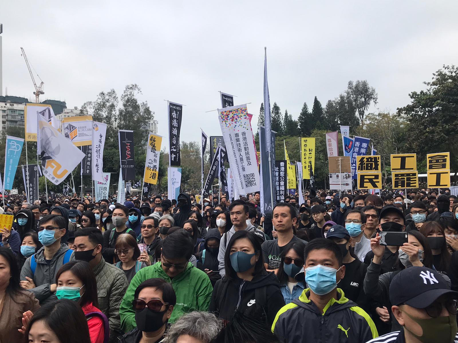【元旦游行】港岛多处堵路 多条巴士缐停驶改道