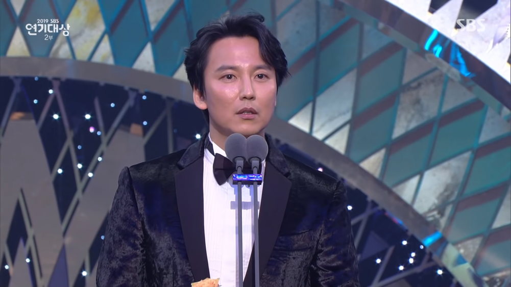 Kim Nam Gil wins the 'Daesang (Grand Prize)' at the '2019 SBS Drama Awards'