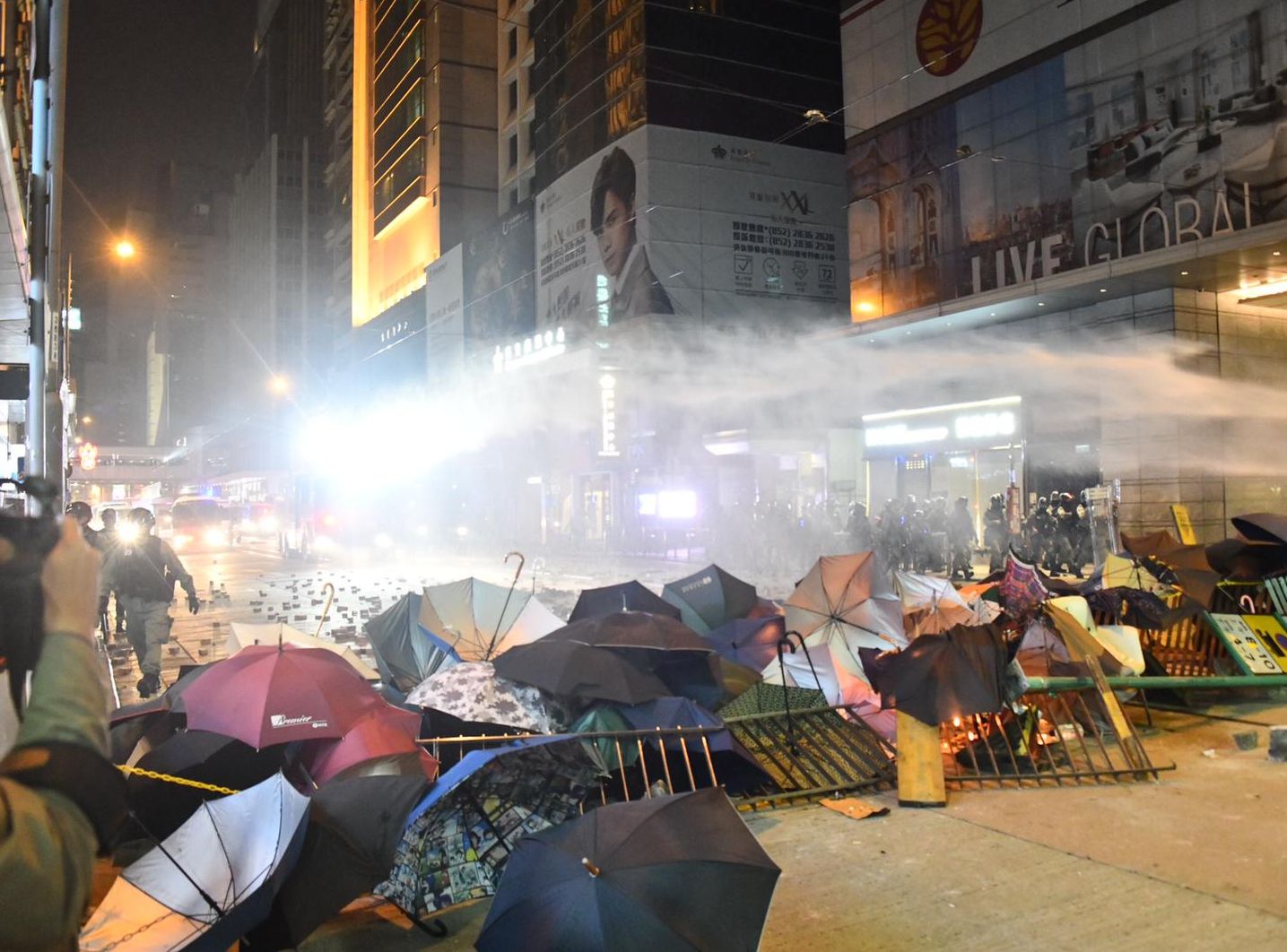 【元旦游行】指今日共拘400人 警：有暴徒骑劫游行