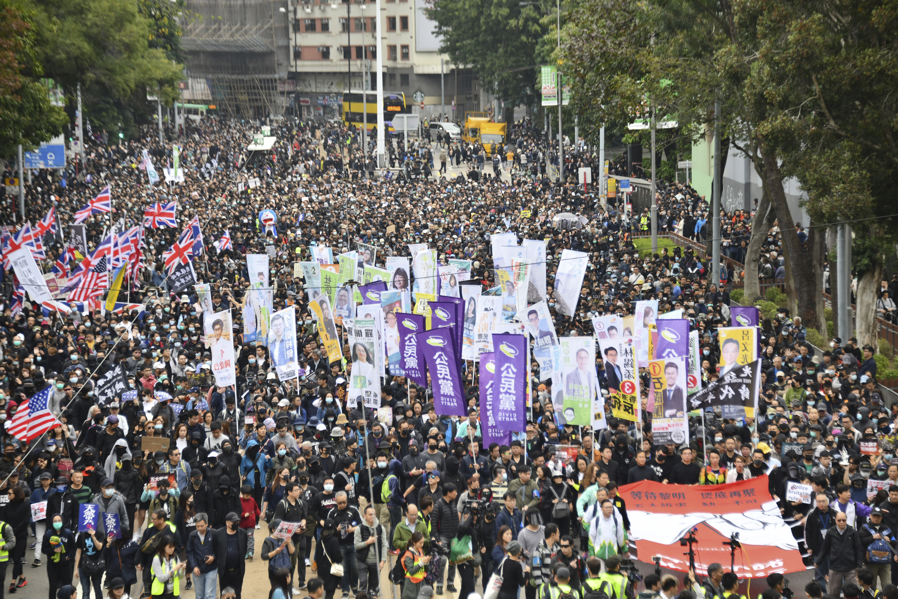 【元旦游行】民阵斥警放催泪弹令情况升温 批要市民离开时间不足