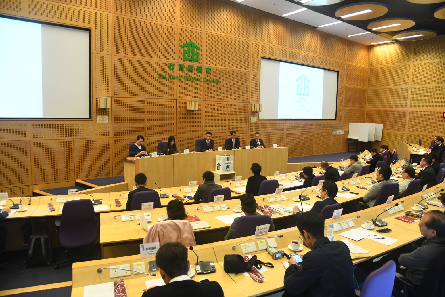 西贡区议会通过7个委员会不设增选委员 成立反修例事件工作小组