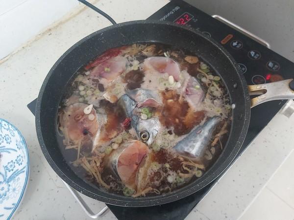 不管解冻什么鱼，不要直接用水泡，教你一招，吃着跟活鱼一样鲜