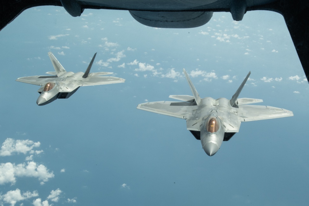 F-22勐禽战斗机唯美组图 推力大超机动性好