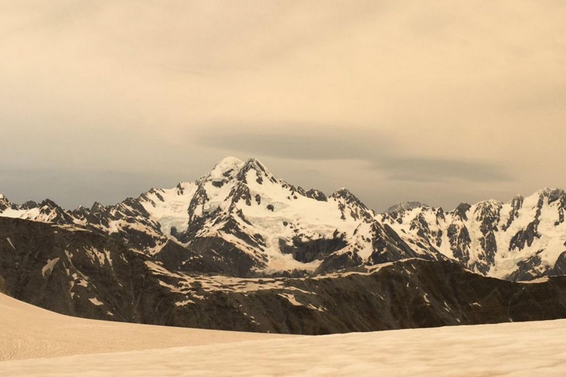 Australian bush fire smoke turns New Zealand glaciers brown