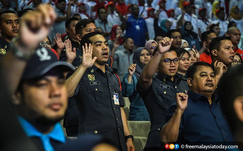 Civil servants banned from holding posts in political parties