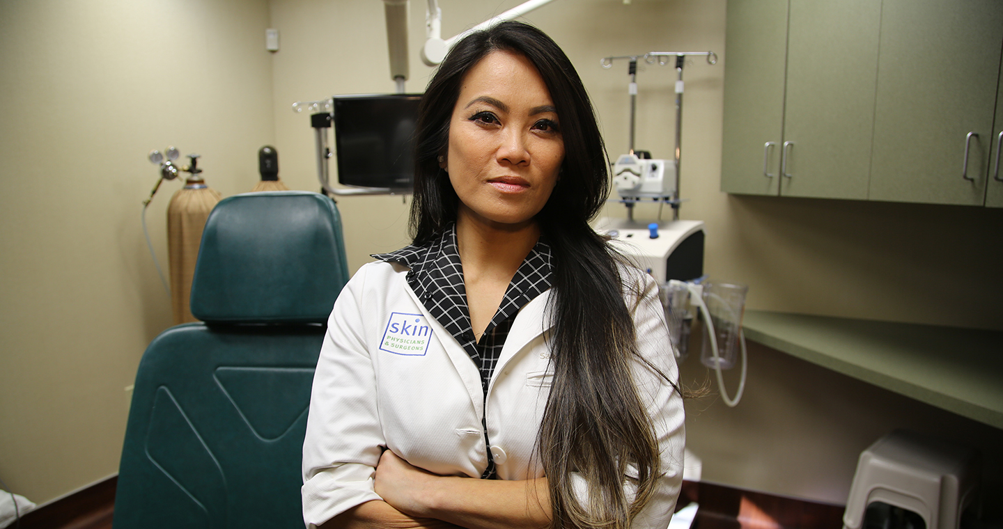 Dr. Sandra Lee Treats a Man with an 'Extra Nose' in Season 4 Clip of Dr. Pimple Popper
