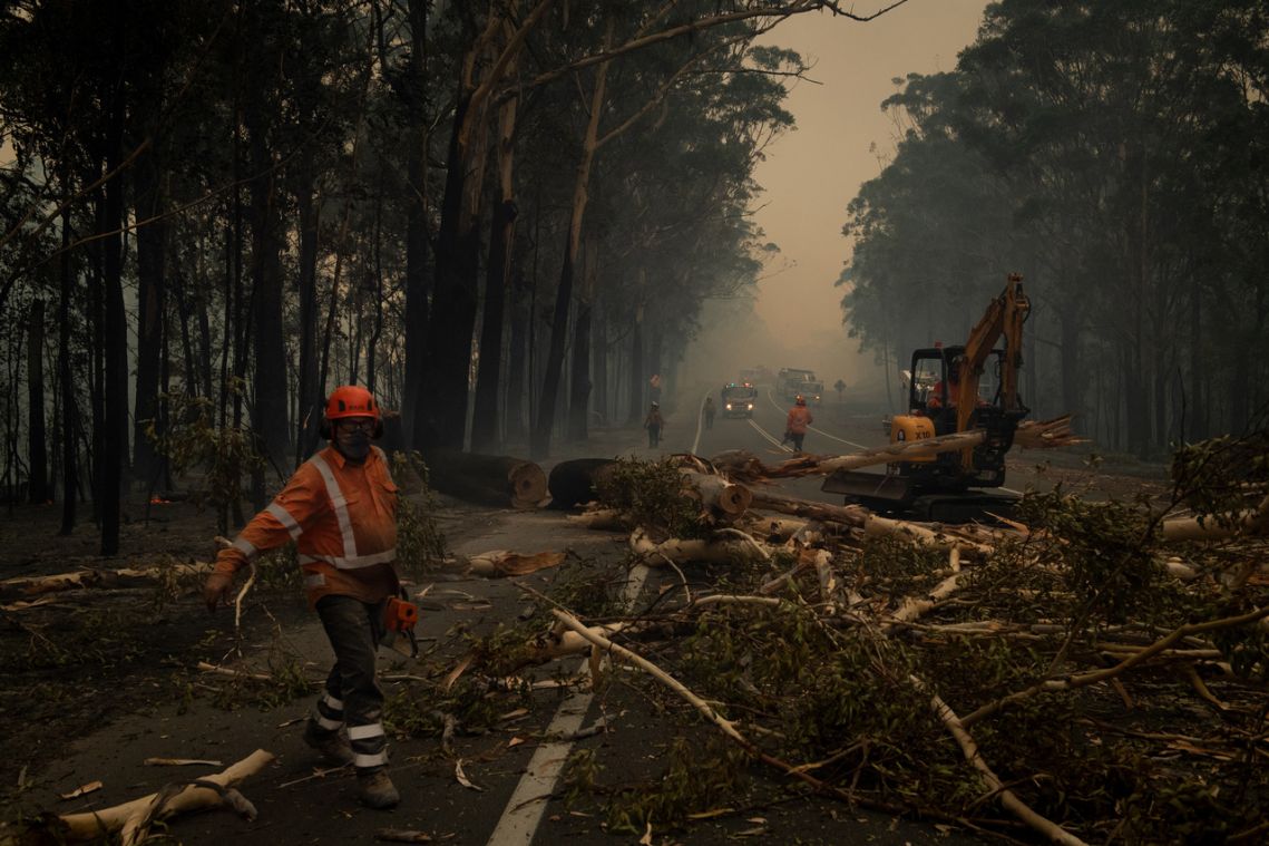 'Nowhere else to go': Some defy warnings to flee Australian fires