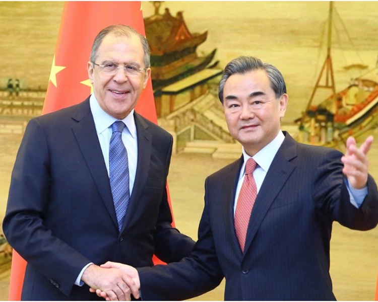王毅与伊俄外长通电商中东局势　中方反对在国际关系中漤用武力