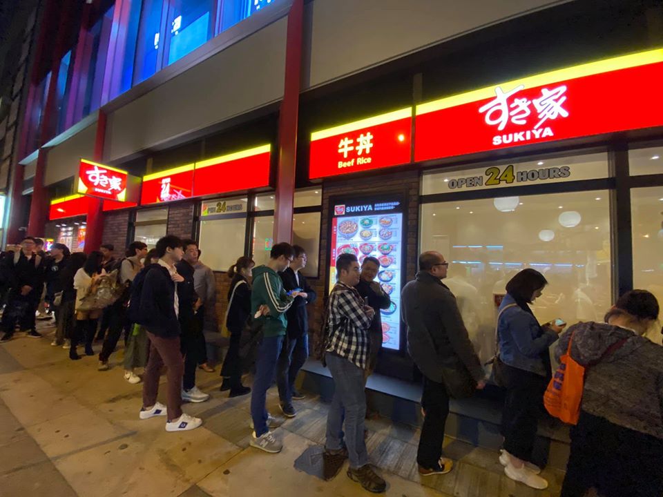 旺角SUKIYA取消24小时营业 改为朝6晚12点半
