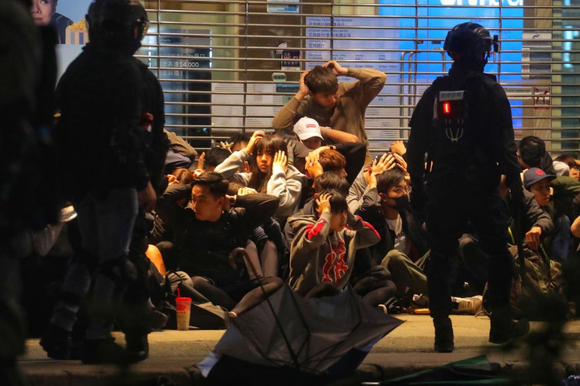 Hong Kong police refute rumour about officers disguising as rioters on New Year's Day