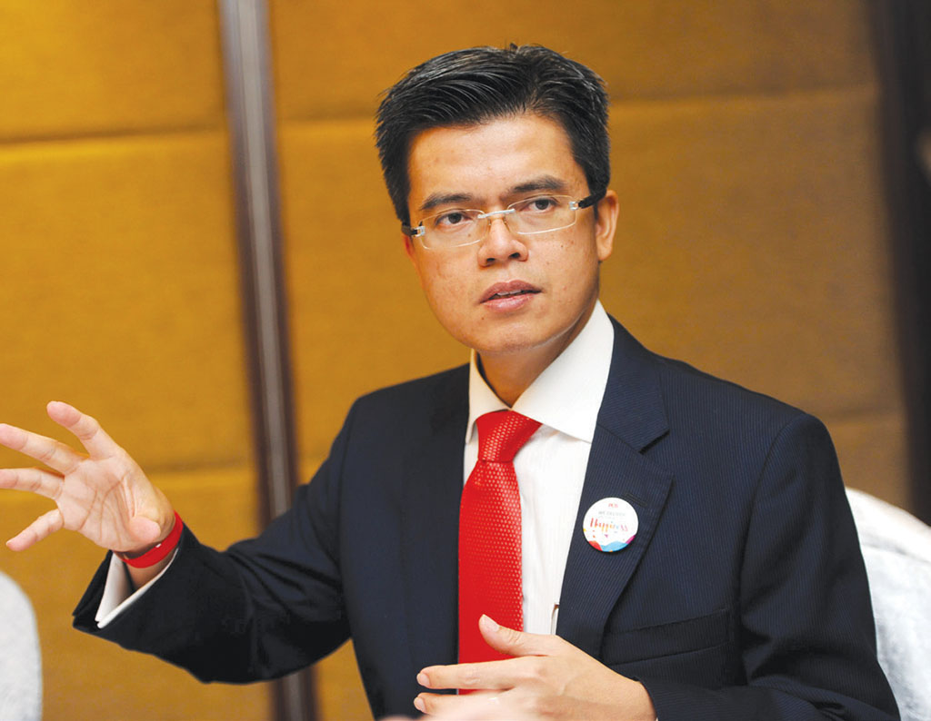 Raja Azmi resigns as MAHB CEO, Mohd Shukrie made acting CEO