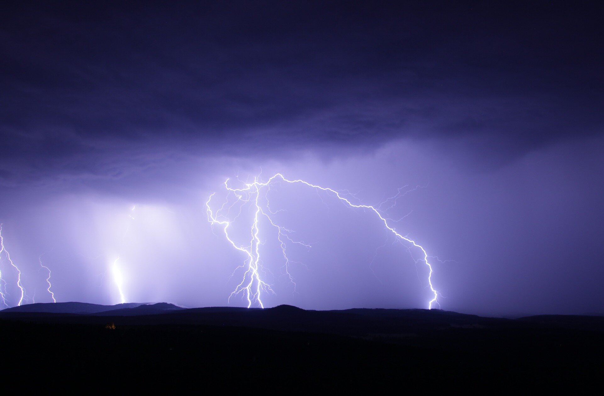 Understanding bushfire-triggered thunderstorms may save lives