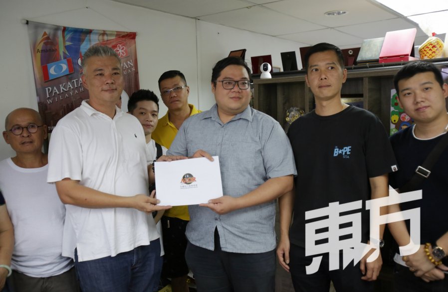 有执照无摊位　阿罗街小贩促交代