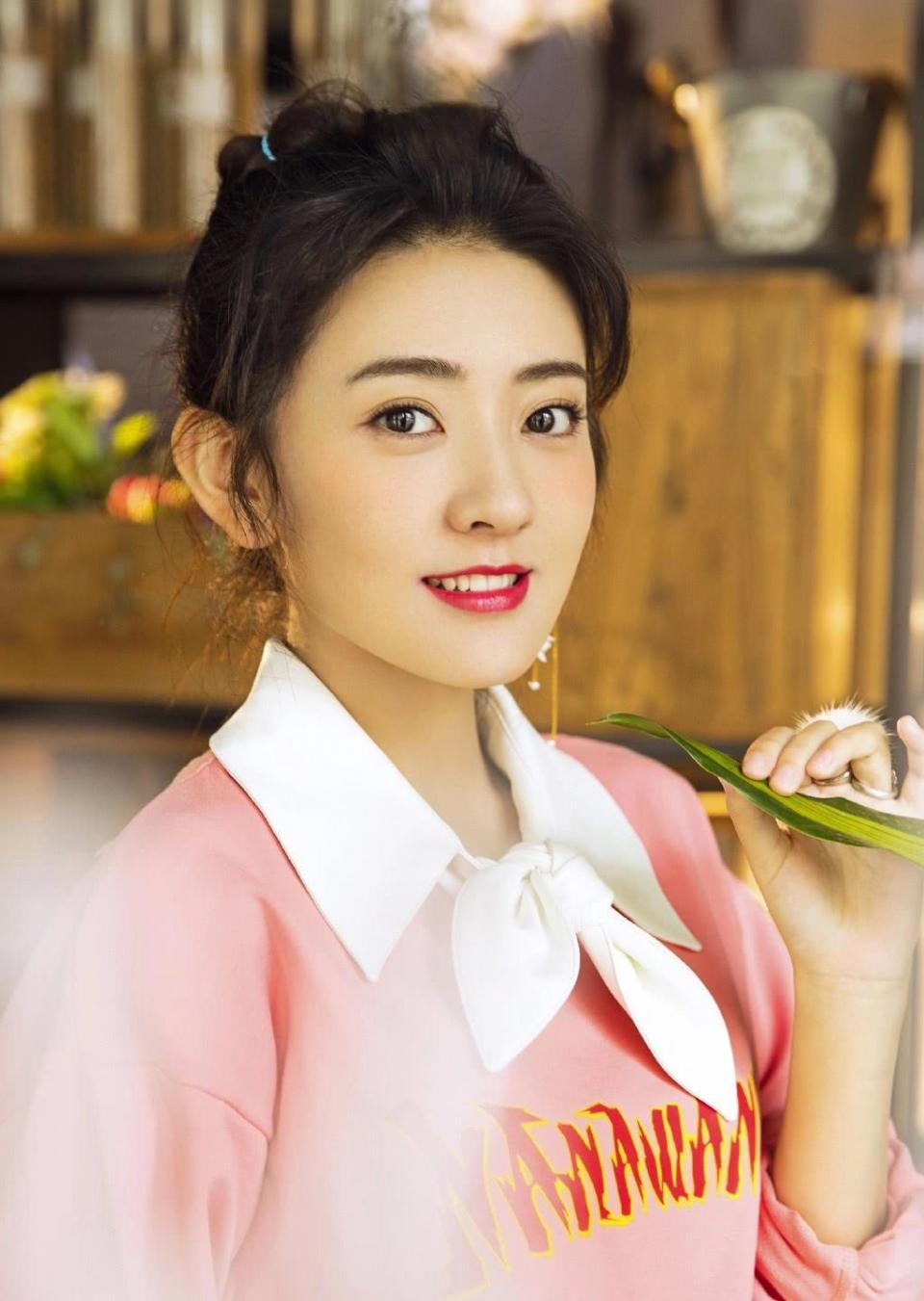《双世宠妃》的八王妃也太甜美了！少女感十足，谁不想“宠”！