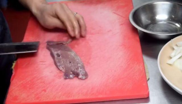 吃猪肝对眼睛真的好吗？大量食用猪肝，会有什么情况发生呢
