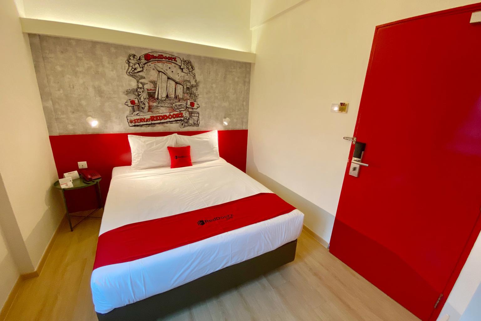 From Golden Dragon to RedDoorz  @  Geylang: One of Singapore's worst-rated hotels gets makeover