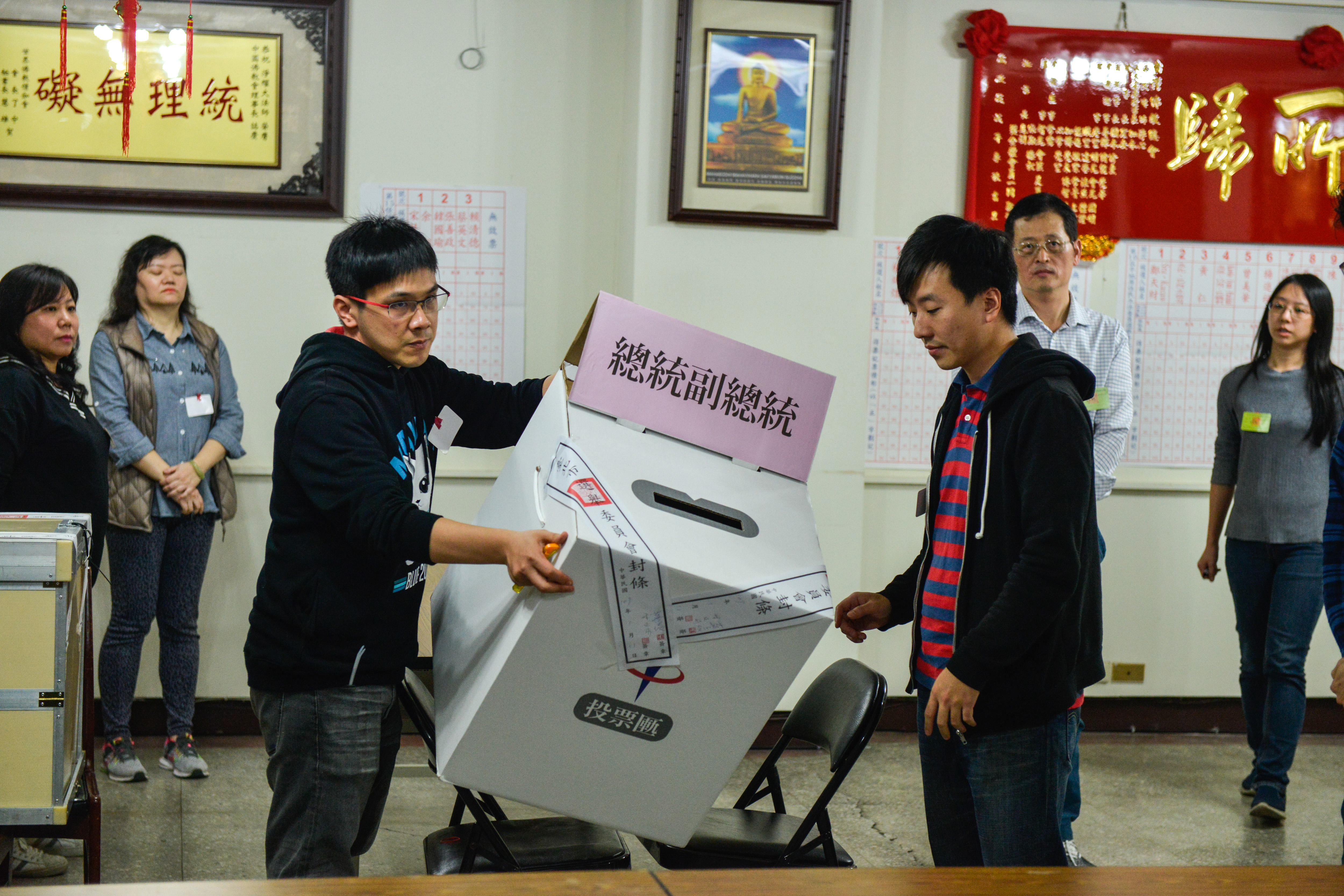  【台湾选举】非官方计票数据：蔡英文破400万票暂时领先