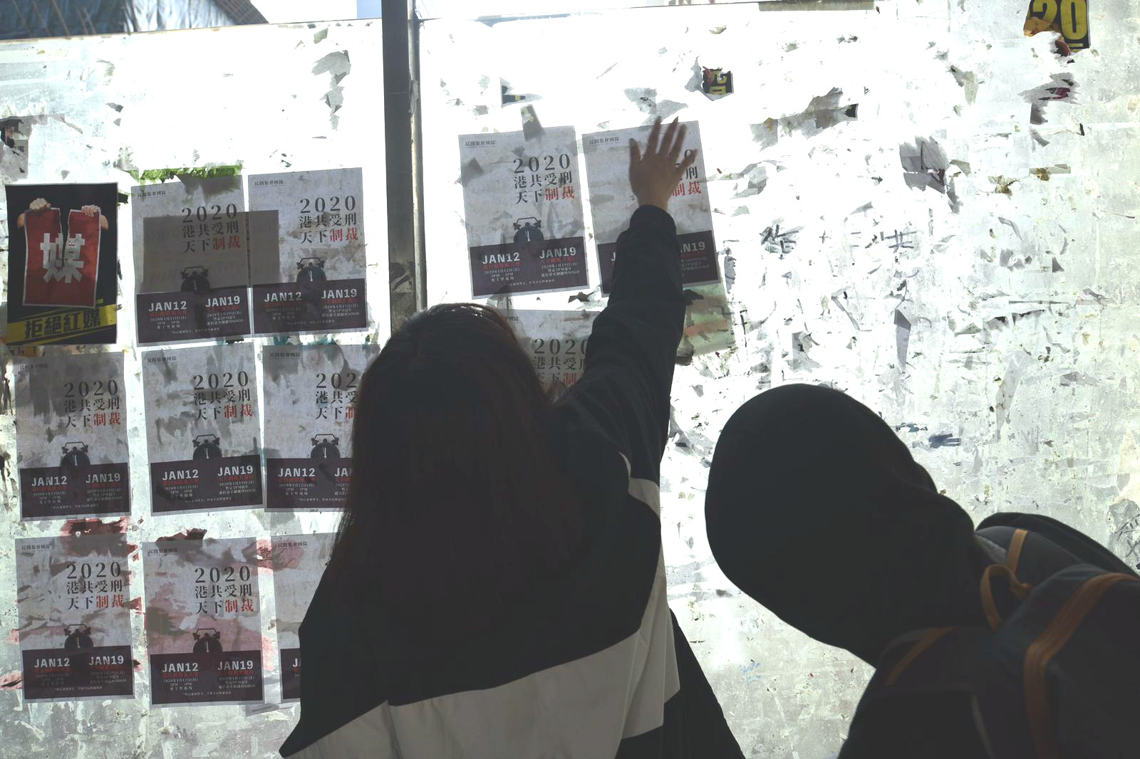 【修例风波】示威者港岛多处贴标语挥春 称要答谢「勇武派」