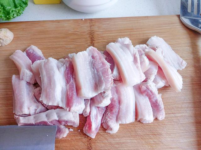 年夜饭五花肉别再红烧了，这种新做法简单又美味，太香了