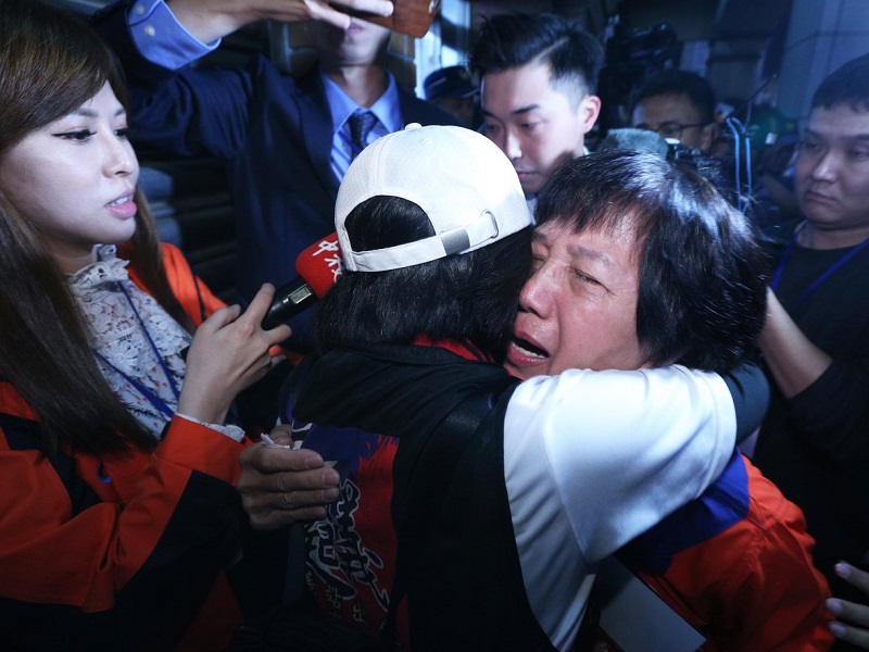 【台湾大选】蔡英文选票大幅领先 支持者提早庆祝连任