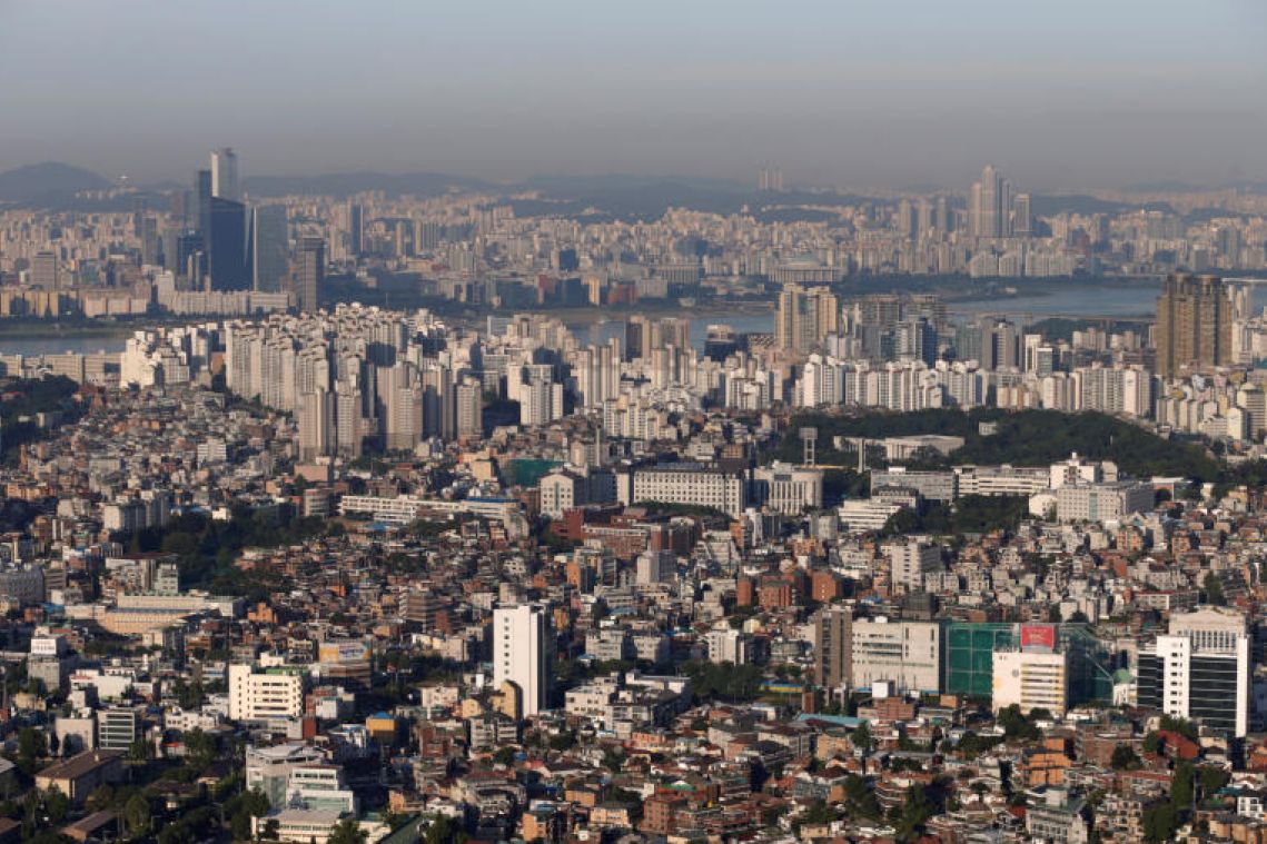 Moon administration needs to reverse decline in investment: Korea Herald