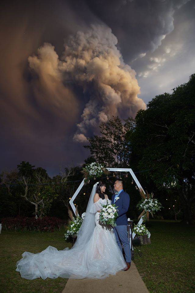 Filipino couple hold wedding amid 'light rain of ash' from Taal volcano